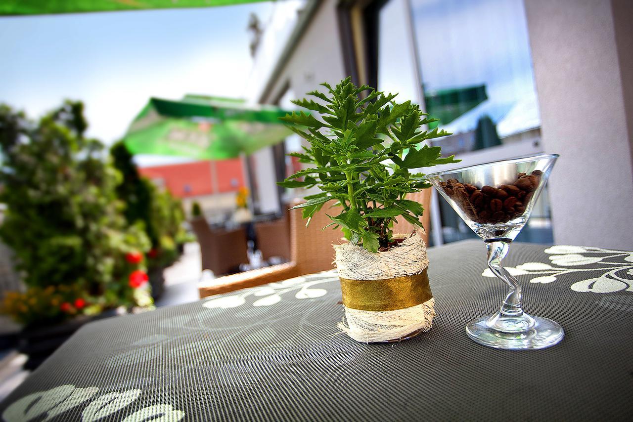 Hotel Restauracja Teczowa Luban Kamer foto