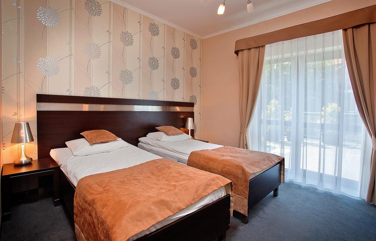 Hotel Restauracja Teczowa Luban Buitenkant foto