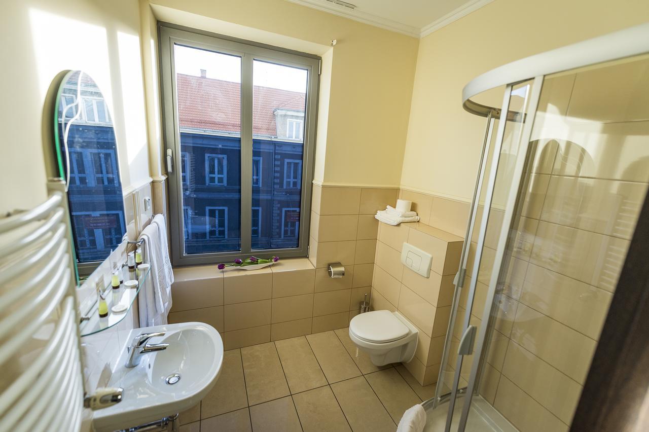 Hotel Restauracja Teczowa Luban Buitenkant foto