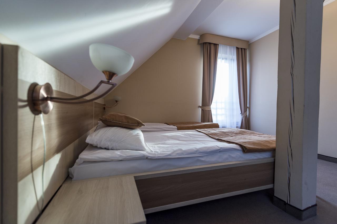 Hotel Restauracja Teczowa Luban Buitenkant foto