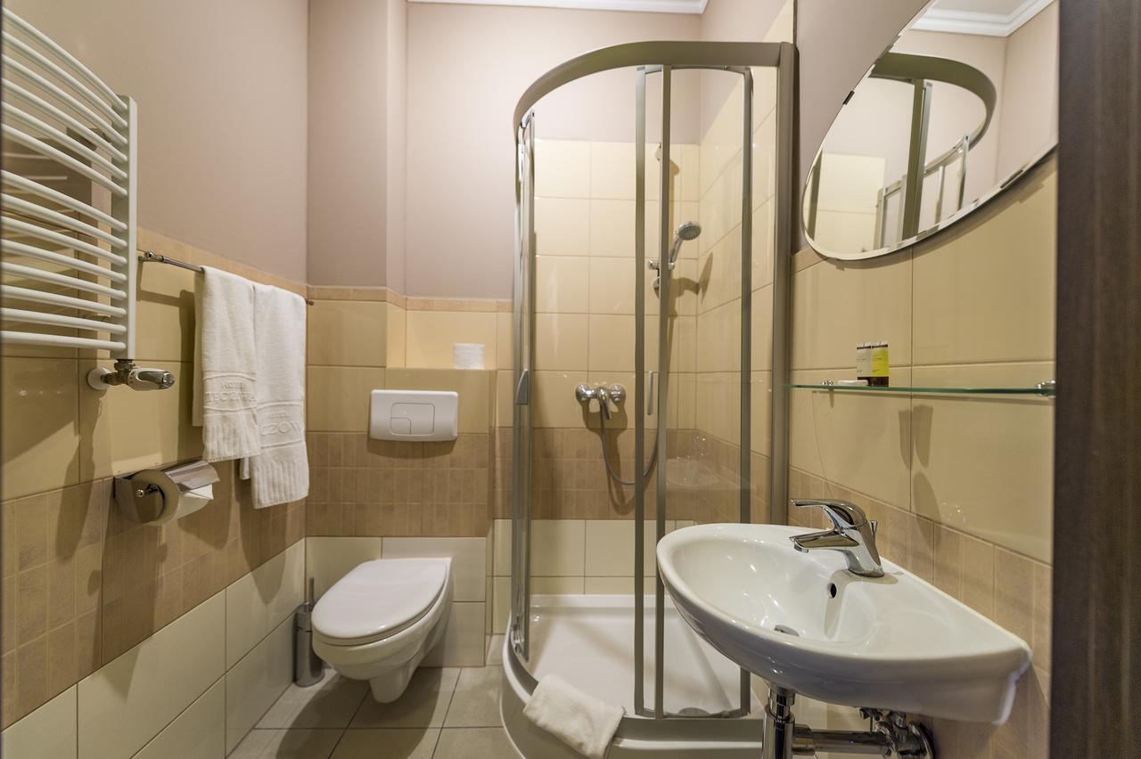 Hotel Restauracja Teczowa Luban Buitenkant foto