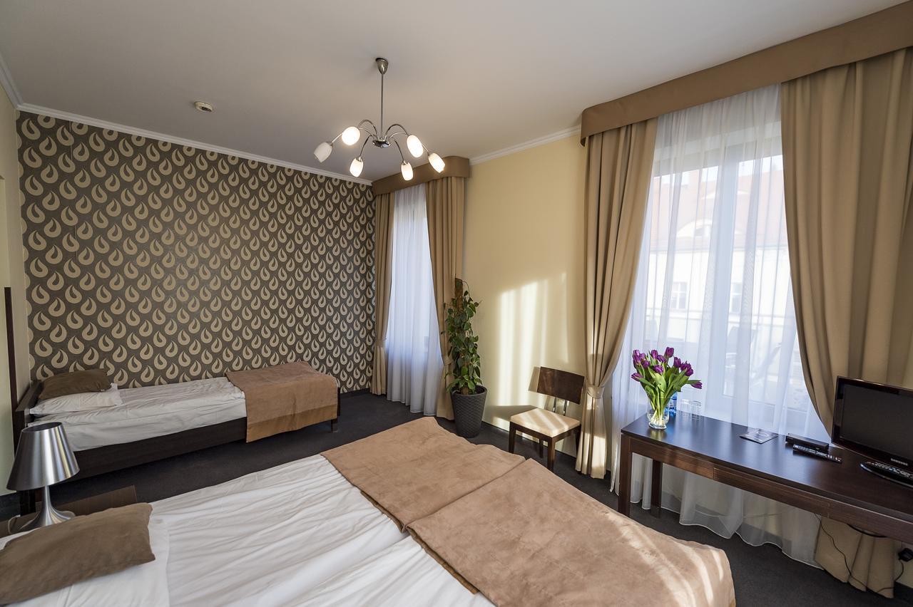 Hotel Restauracja Teczowa Luban Buitenkant foto