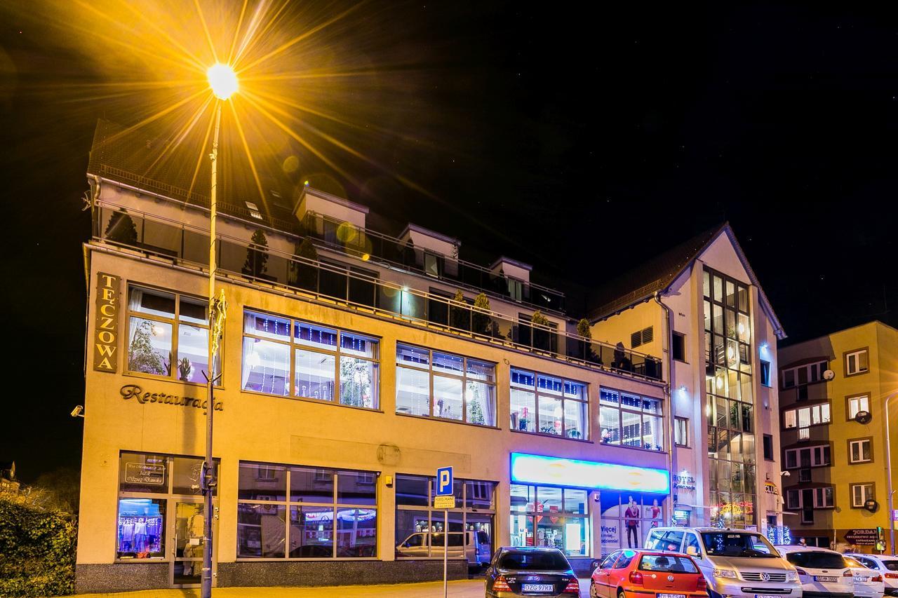 Hotel Restauracja Teczowa Luban Buitenkant foto
