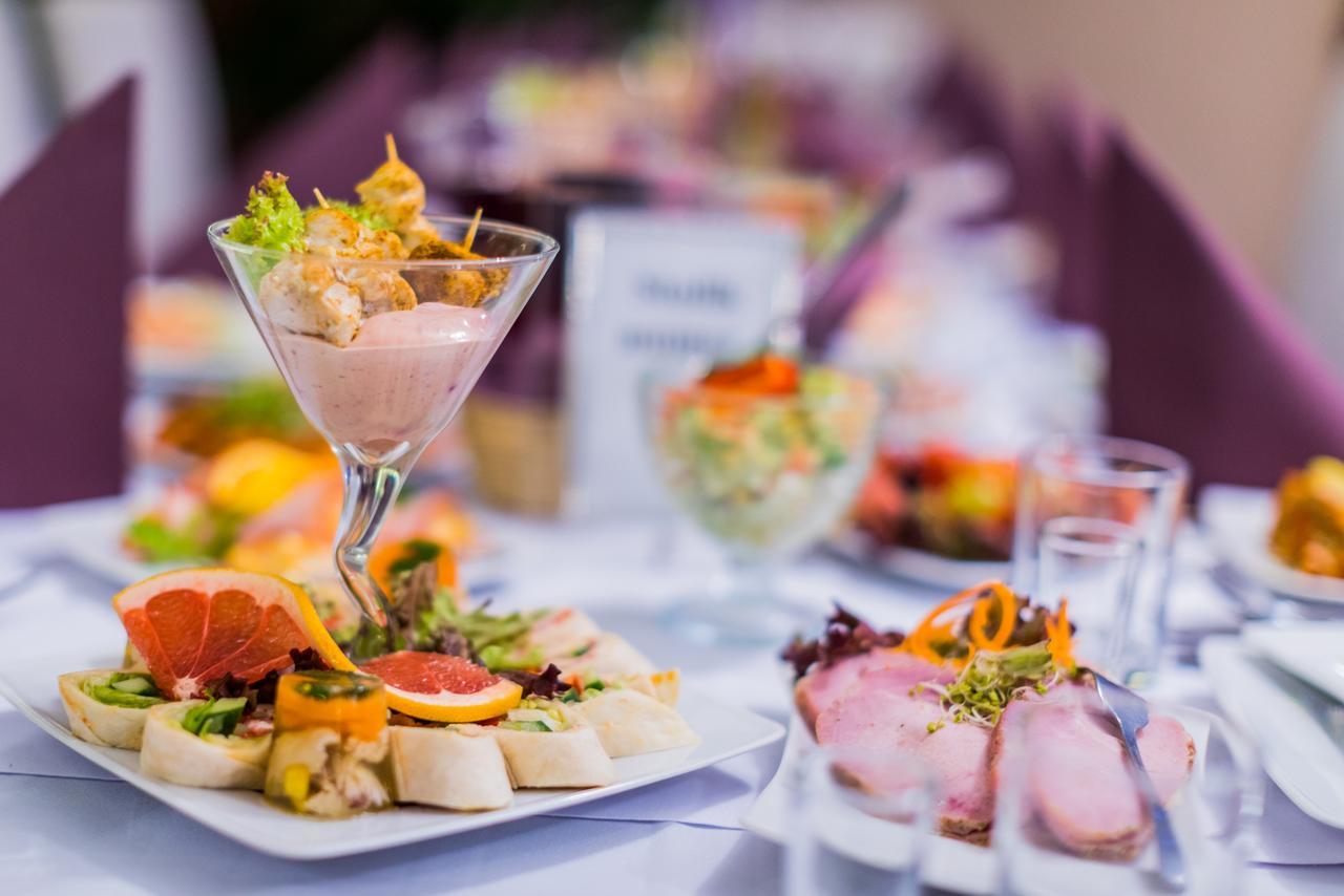 Hotel Restauracja Teczowa Luban Buitenkant foto