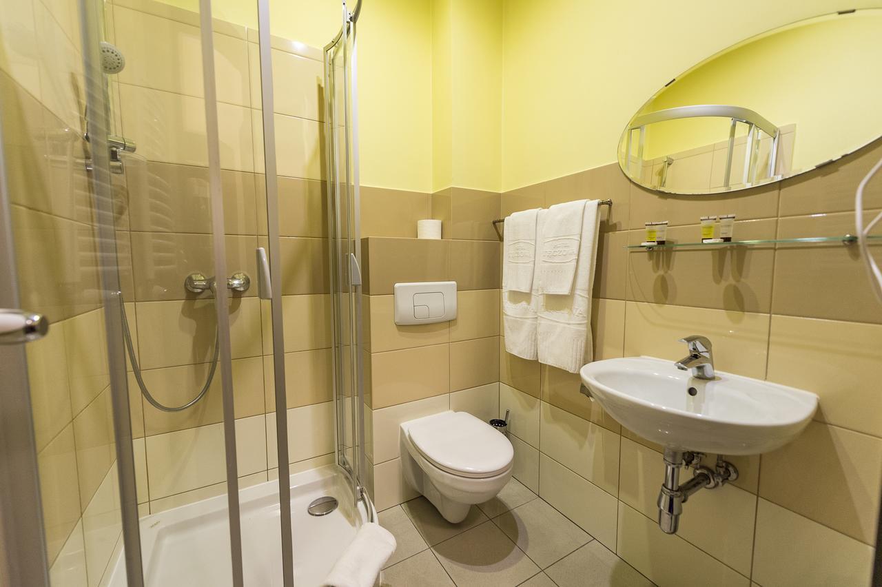Hotel Restauracja Teczowa Luban Buitenkant foto