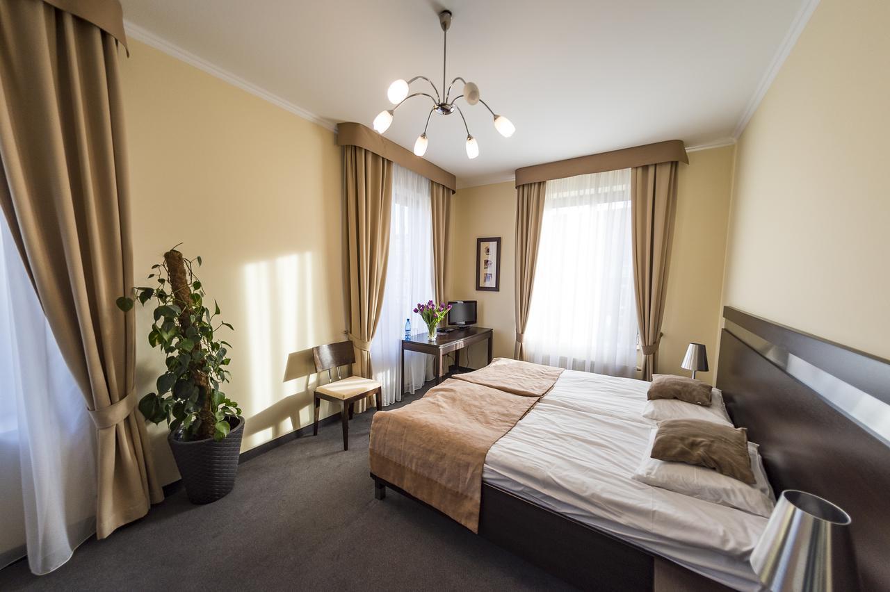 Hotel Restauracja Teczowa Luban Buitenkant foto